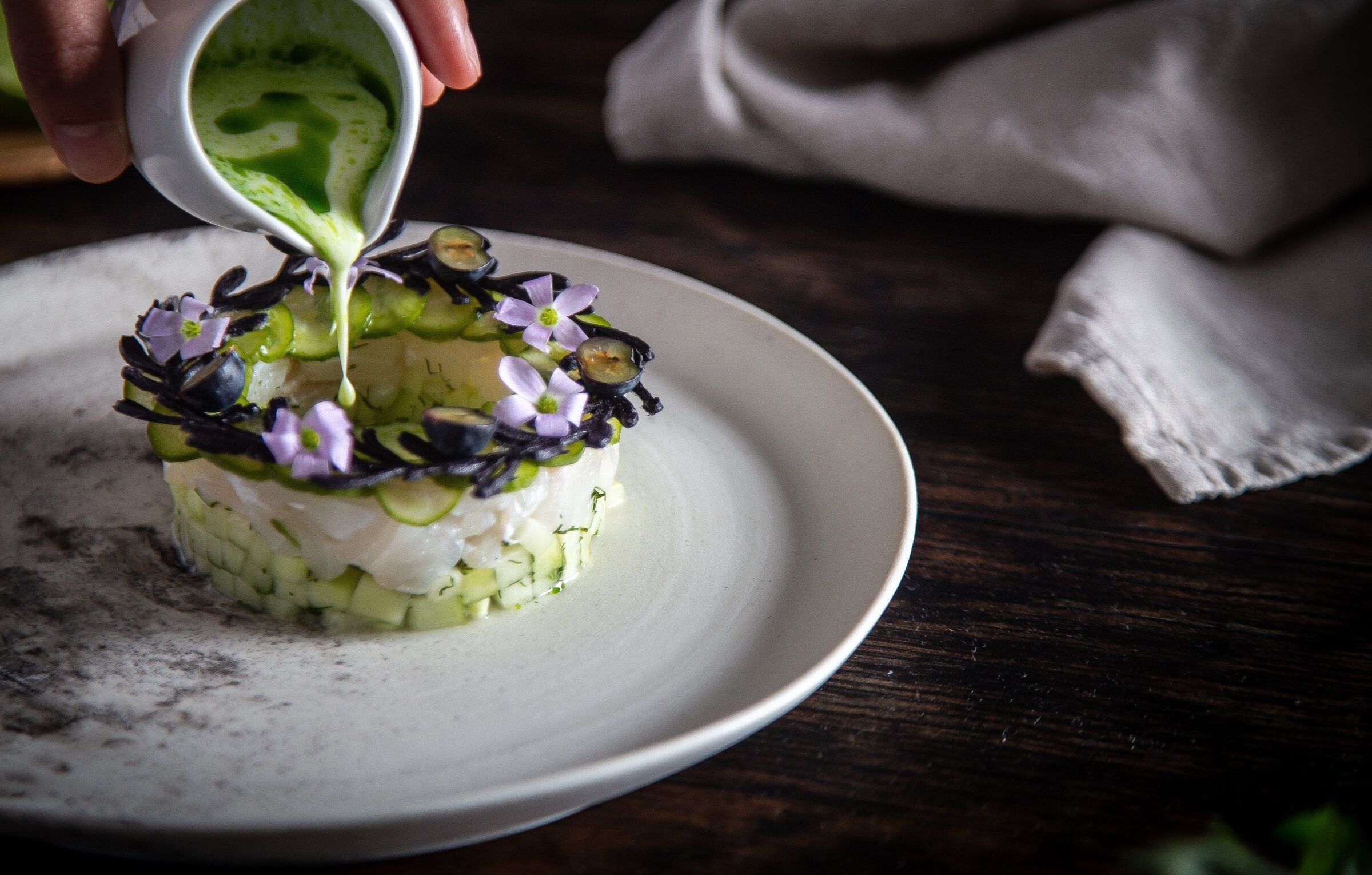Tom Private Chef – a green sauce poured over a tartare